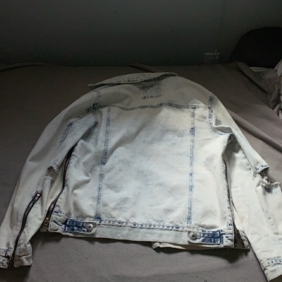 Distressed washed Jean Jacket - Picture 2 of 2